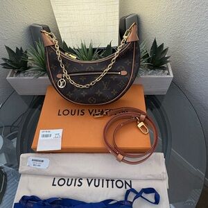 Louis Vuitton Loop Chain
Shoulder Bag Monogram
Leather Brown